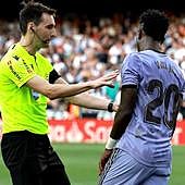 Así fue la agresión de Vinícius por la que fue expulsado en Valencia y que ha quedado sin sanción