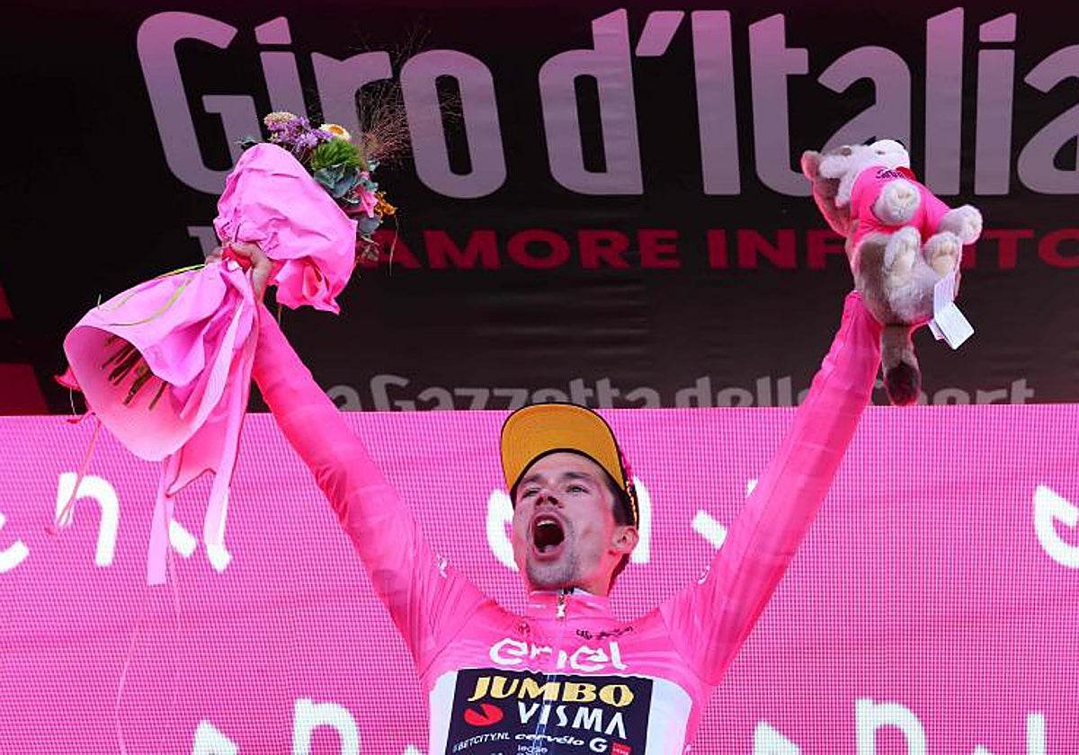 Primoz Roglic, en el podio del Giro de Italia