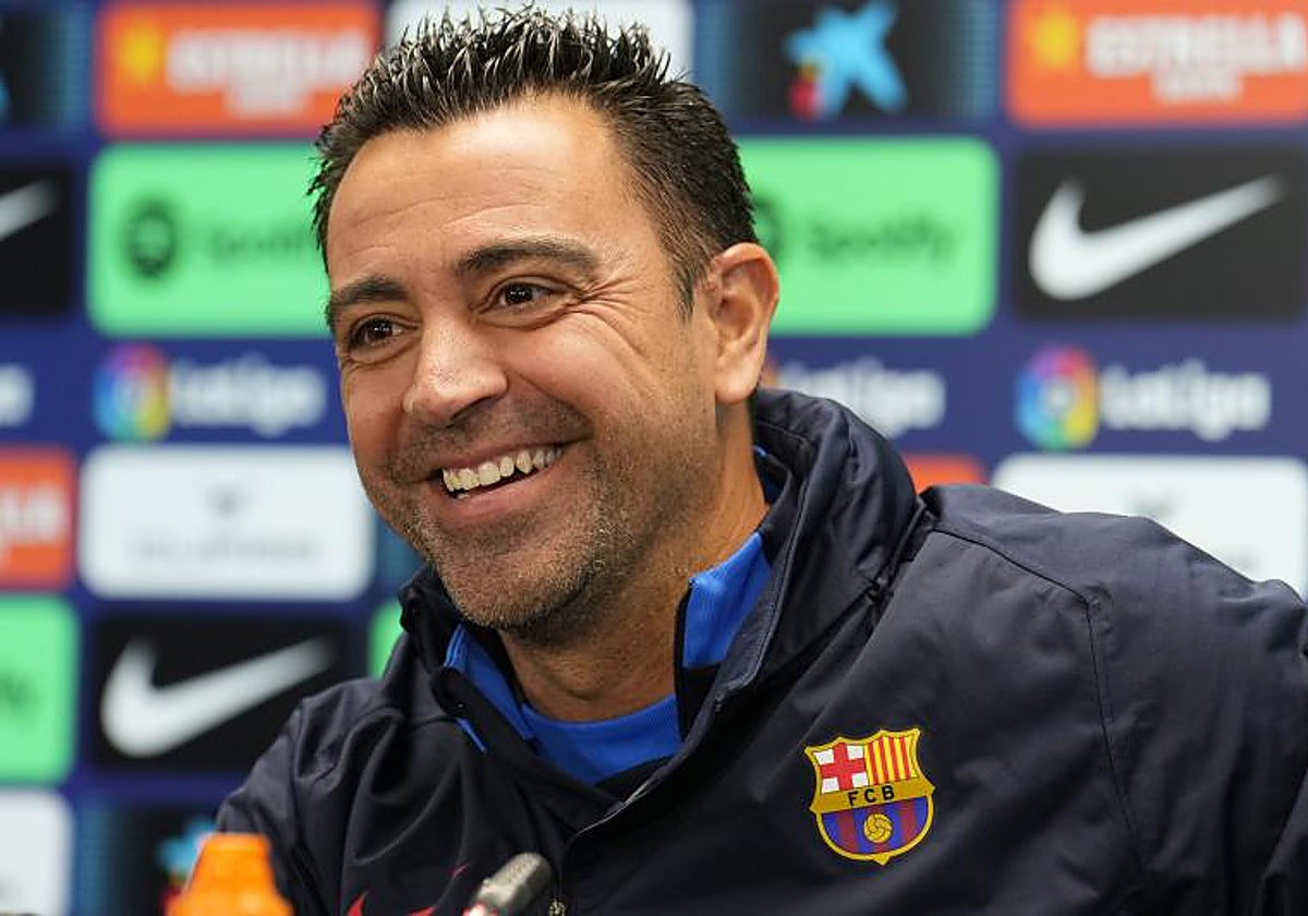 Xavi disfruta de una distendida rueda de prensa