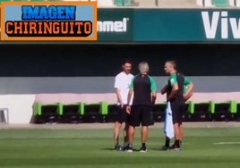 Charla de Raúl García de Haro con Manuel Pellegrini en el entrenamiento