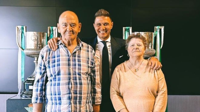 Joaquín con sus padres, Ana y Aurelio