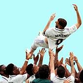 Gol 354, ovación y manteo en el 'au revoir' de Benzema: «Es historia del Madrid»