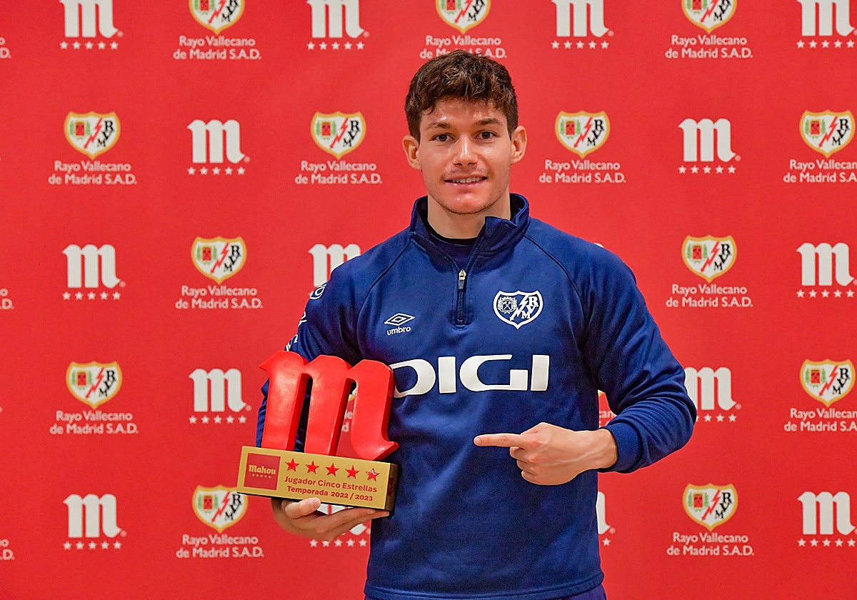 Fran García, nombrado mejor jugador de la temporada en el Rayo