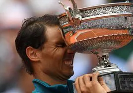 El motivo por el que Rafa Nadal es el único tenista del mundo que tiene en propiedad el trofeo de Roland Garros