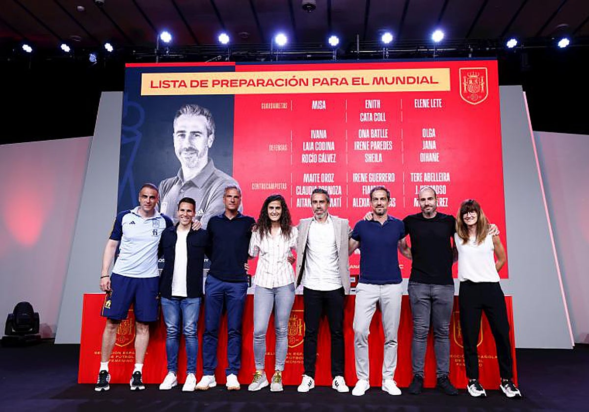 Jorge Vilda, seleccionador nacional, con parte de su cuerpo técnico