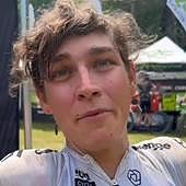 Una ciclista trans gana en EE.UU. con cinco minutos de ventaja sobre la segunda clasificada y su rival pide categorías separadas