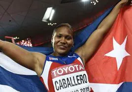La atleta cubana Denia Caballero, campeona mundial, deserta en Castellón tras una competición
