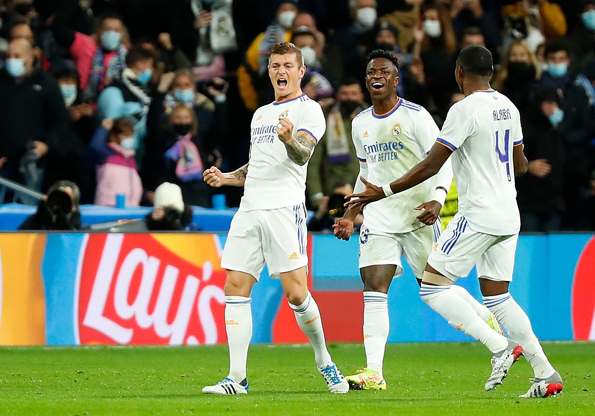 Toni Kroos celebra un gol al Inter de Milán en la Champions League 2021-22