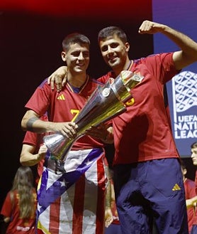 Imagen secundaria 2 - Koke, Torres, Saúl... las leyendas del club abanderan la campaña para recuperar el escudo