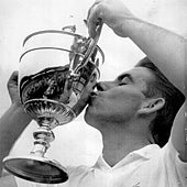 Santana fue en metro a la final de Wimbledon, la ganó… y besó a la duquesa de Kent