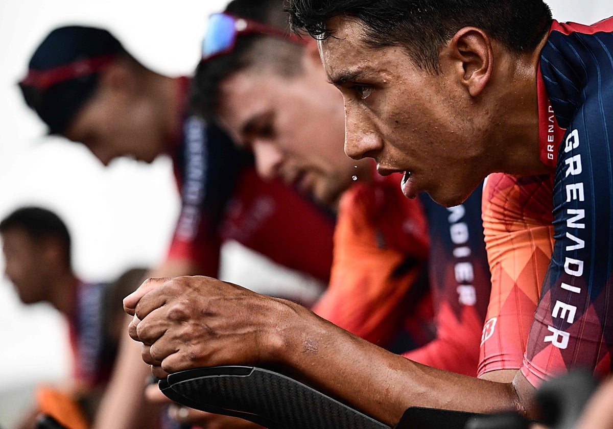 Egan Bernal entrena con su equipo en la antesala al inicio del Tour de Francia 2023
