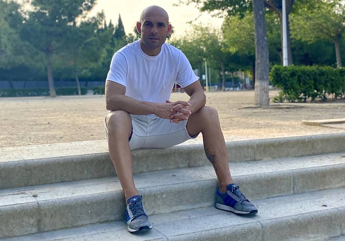 Luis Ortiz posa para ABC en Muchamiel, donde reside