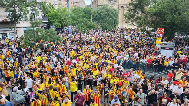 La afición del Sant Andreu, celebrando el ascenso a Segunda Federación