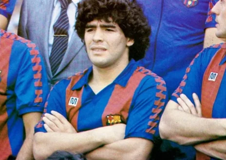 Imagen secundaria 1 - La marca deportiva Meyba regresa al fútbol español de la mano del Sant Andreu. Jugadores como Diego Armando Maradona, en el Barcelona, o Gabriel Humberto Calderón, en el Betis, ya lucieron sus camisetas en la década de los 80