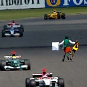 El cura chiflado que saltó a la pista de Silverstone entre coches que iban a 300 km/h