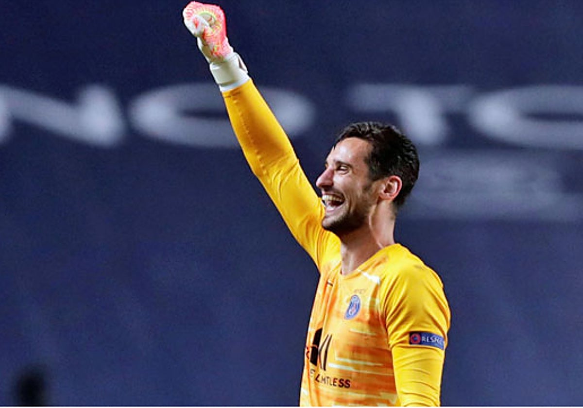 Sergio Rico, en una imagen de archivo antes de sufrir el accidente con el caballo en El Rocío