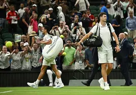 Por qué se suspenden los partidos en Wimbledon a las once de la noche