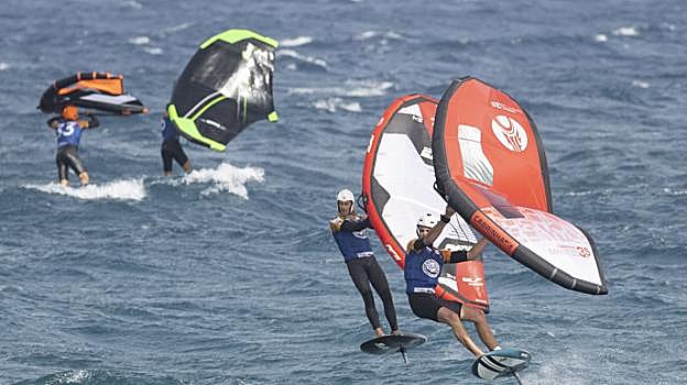 Nía Suardiaz, la más rápida con el wingfoil en Gran Canaria