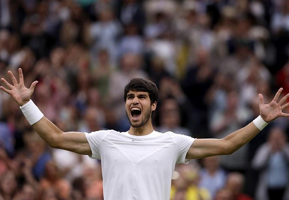 Alcaraz arrolla a Medvedev y acepta la cita de Djokovic en la final de Wimbledon