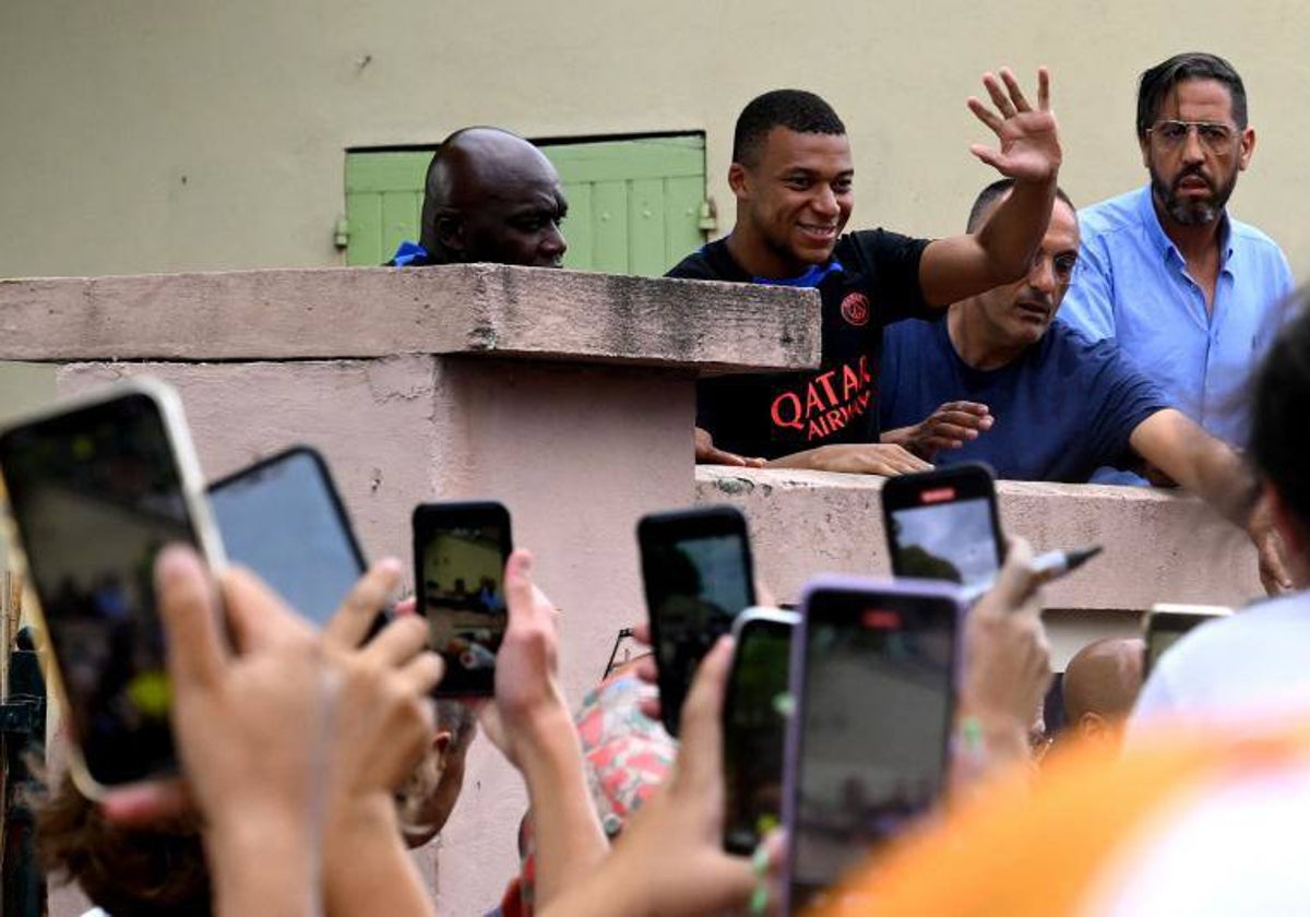 Mbappé, en sus vacaciones en Camerún