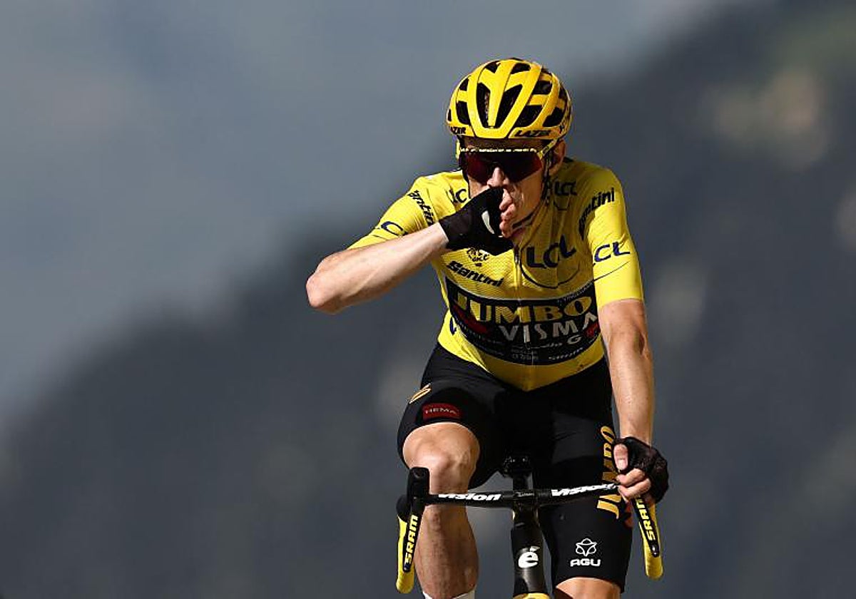 Jonas Vingegaard celebra su llegada a Courchevel