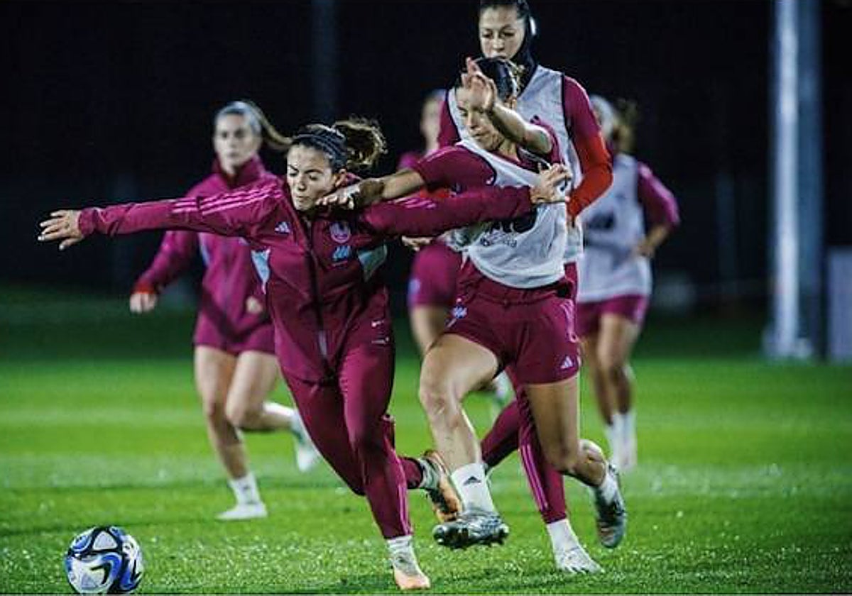 Entrenamiento de la selección, bien abrigada