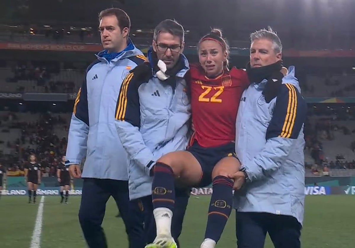 Athenea abandonado el terreno de juego entre lágrimas