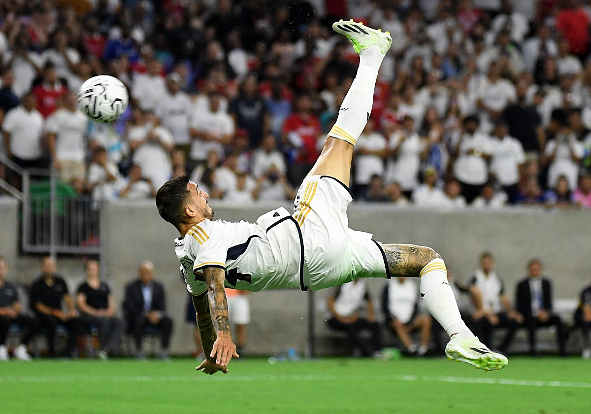 La chilena de Joselu ante el Manchester United para sellar el 2-0