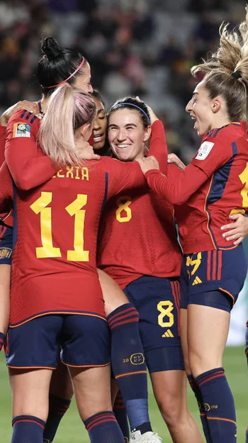 Las jugadoras de España celebran uno de los tantos ante Zambia