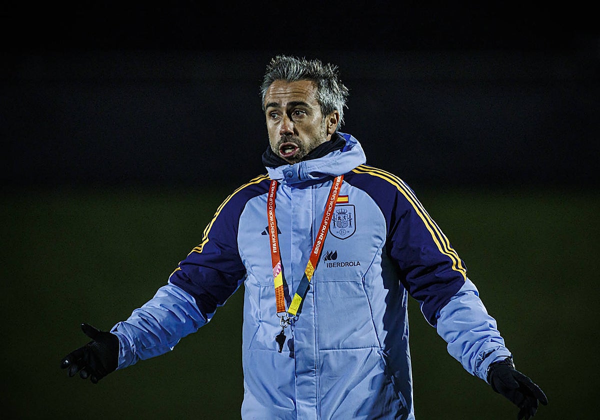 Jorge Vilda, durante un entrenamiento con la selección