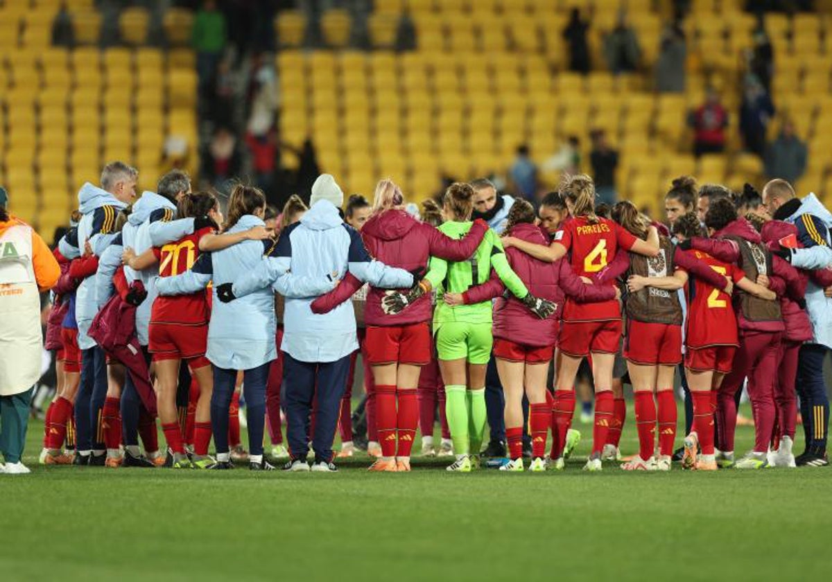 La selección española, tras la dolorosa derrota ante Japón