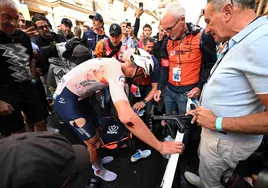 Herido y ensangrentado, un heroico Van der Poel es campeón del mundo