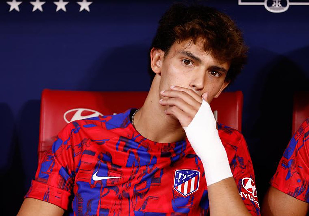Joao Félix en el banquillo en el partido entre el Atlético y el Granada
