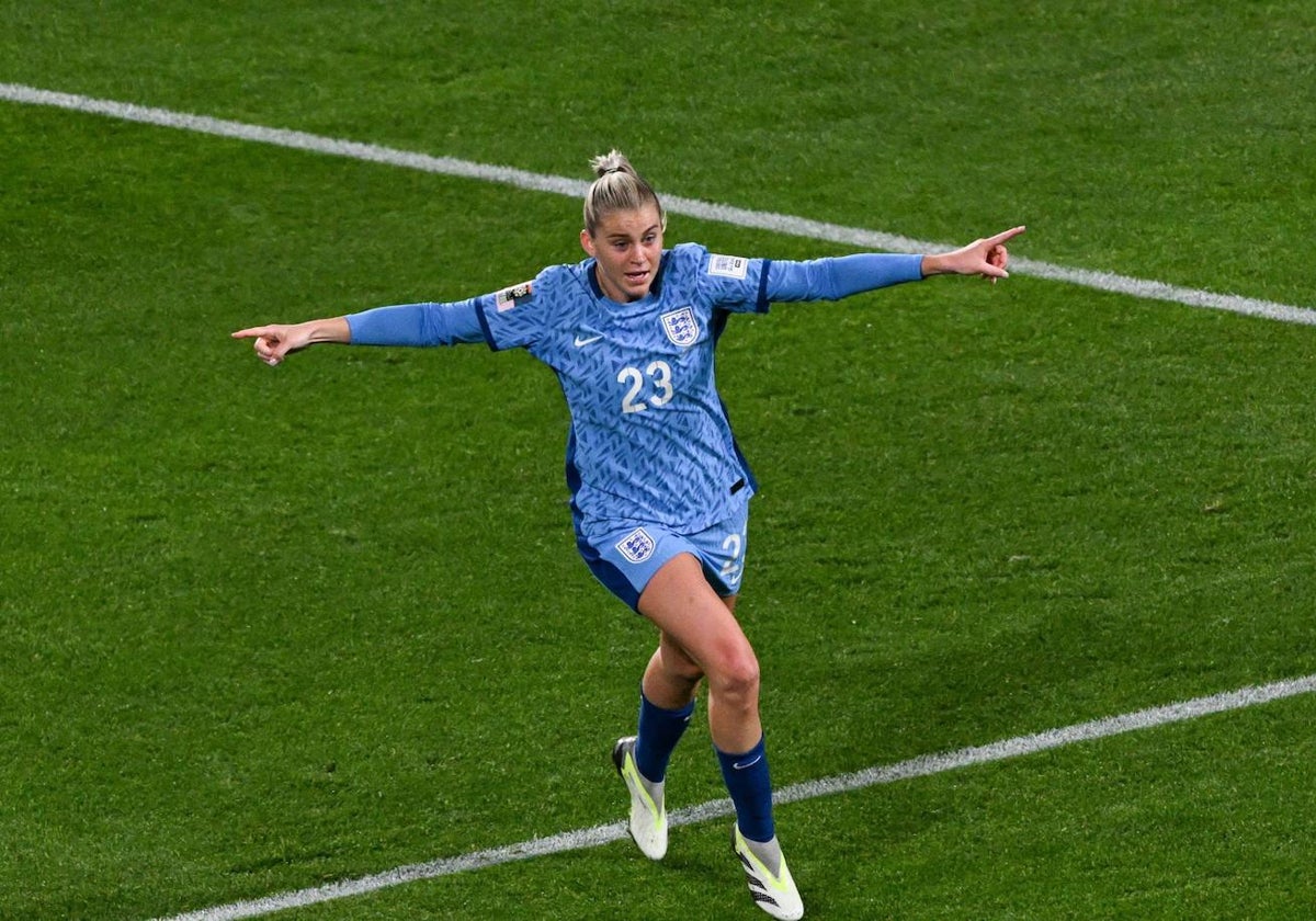 Alessia Russo celebra el tercer gol