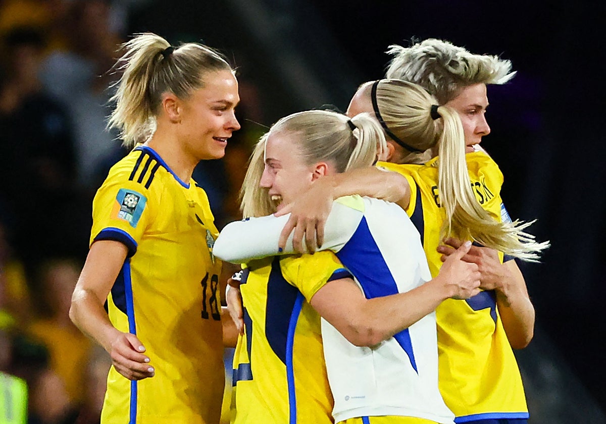 Las jugadoras de Suecia celebran la medalla de bronce lograda ante Australia