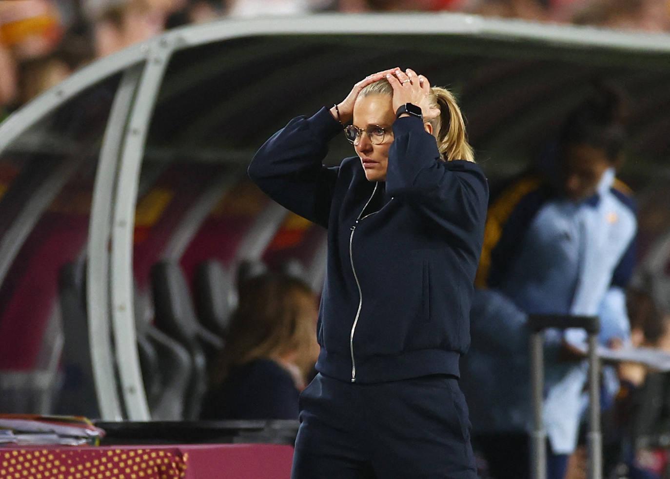 La entrenadora inglesa Sarina Wiegman reacciona al primer gol de la selección española