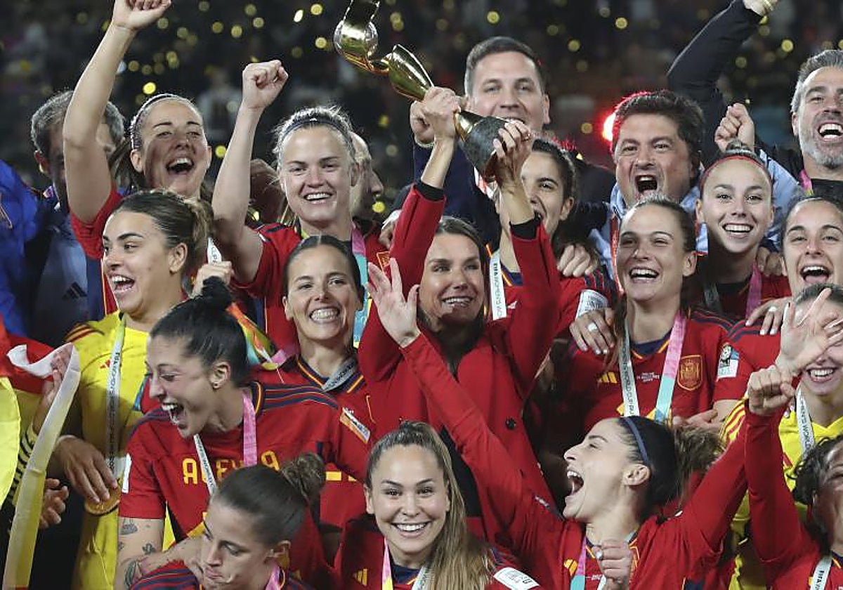 La selección española celebra la Copa del Mundo junto a la Reina Letizia
