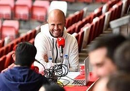 El entrenador del Sporting pide disculpas por su polémica comparación: «El gol es como las chicas en la discoteca»