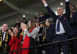 El obsceno gesto de Rubiales en presencia de la Reina Letizia durante la final del Mundial