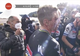 Victoria, maillot rojo y sangre para Evenepoel