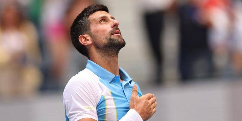 Djokovic, inasequible, y Alcaraz, sin jugar, avanzan en Nueva York Djokovic, inasequible, y Alcaraz, sin jugar, avanzan en Nueva York