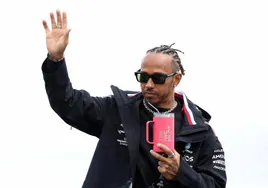 Hamilton renueva con Mercedes: pilotará hasta los 40 años