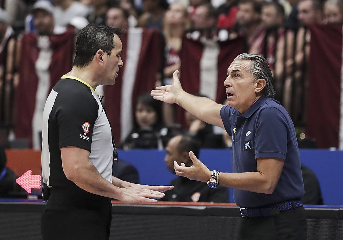 Scariolo, durante el partido entre España y Letonia
