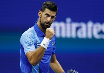 Djokovic muestra que es mortal, pero sigue vivo en Nueva York
