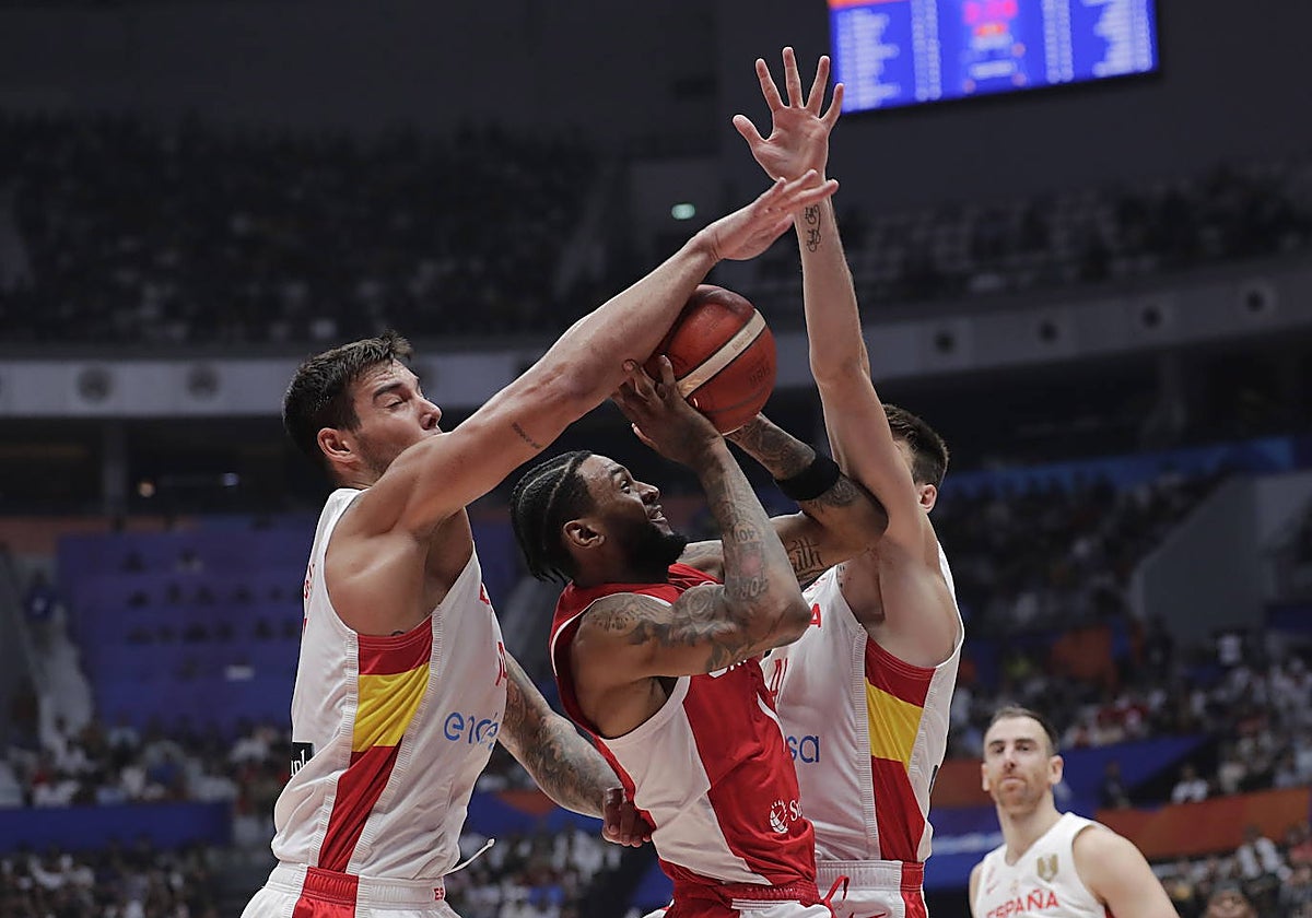 Los Hernangómez defienden una entrada a canasta de Alexander-Walker