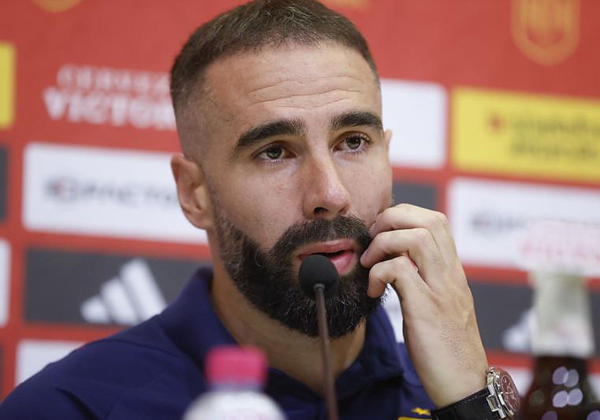 Dani Carvajal durante la rueda de prensa en la Ciudad del Fútbol de Las Rozas