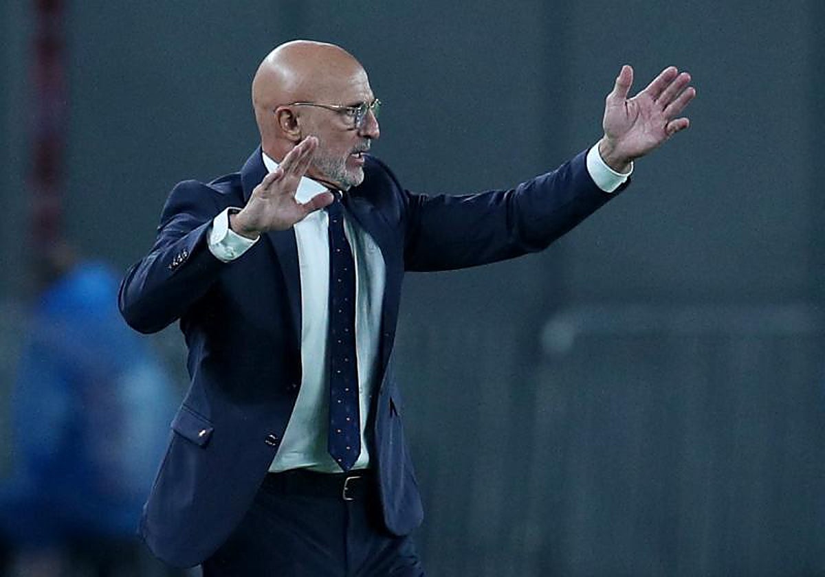 Luis de la Fuente, durante el partido