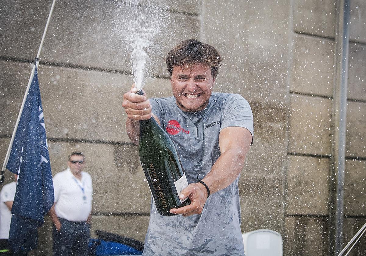 El patrón más joven, Basile Bourgnon, resistió la presión para ganar la etapa 2 de La Solitaire du Figaro Paprec