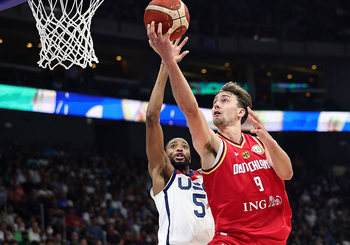 Franz Wagner, defendido por Mikal Bridges