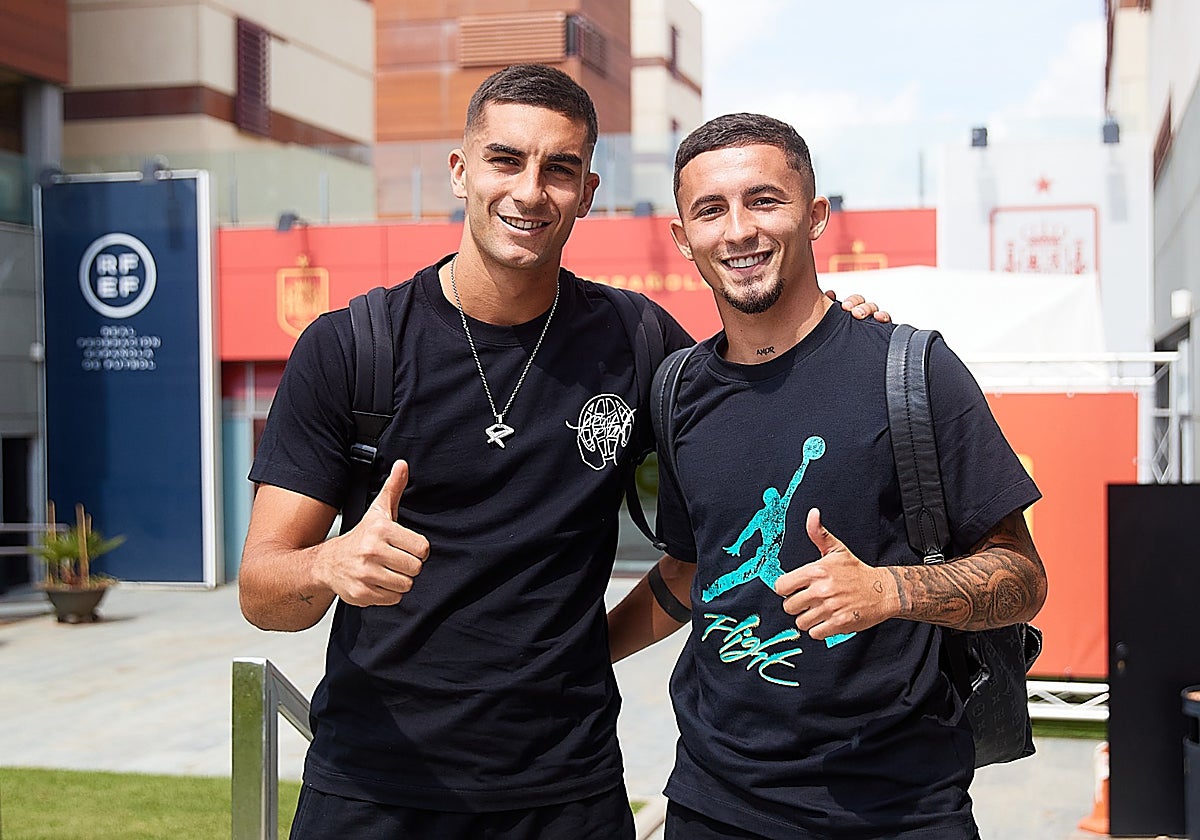 Ferran y Yeremy, a su llegada a la concentración de Las Rozas